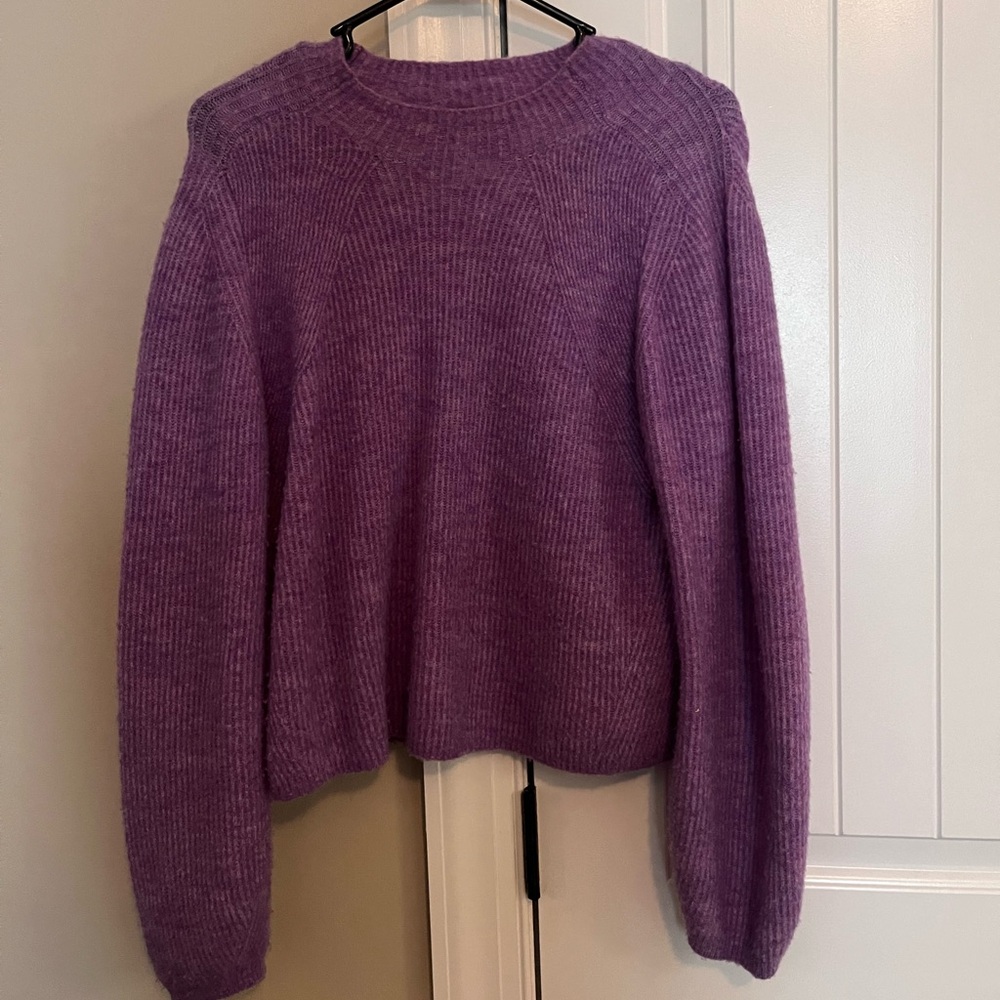 Cozy Banana Republic Sweater - Size medium